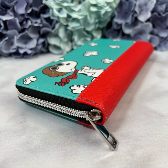 Peanuts Snoopy in Flight Clutch Wallet - Picture 5 of 14